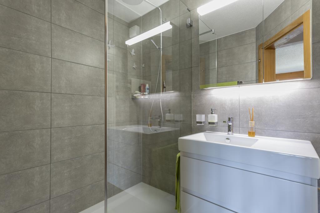 Apartment Haus Arnika Obersaxen Esterno foto